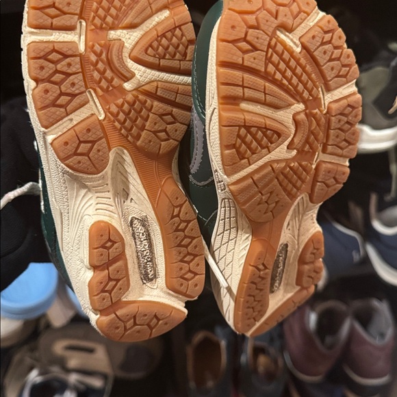 New Balance Kids Sneakers Green and Gray - Picture 7 of 7